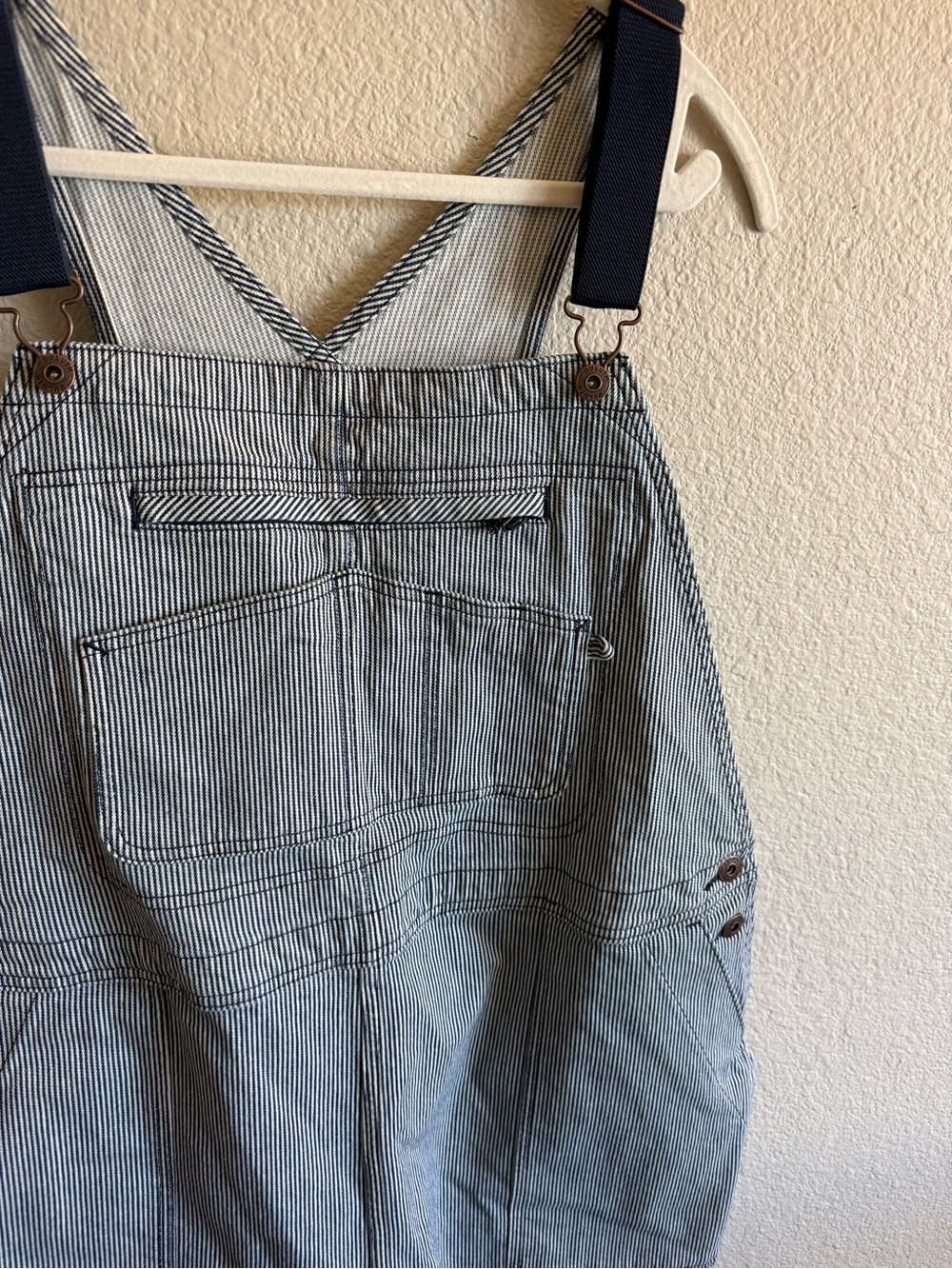 Duluth Trading Co Short Overalls Denim Blue & White Striped Utility Size XL - Picture 3 of 8